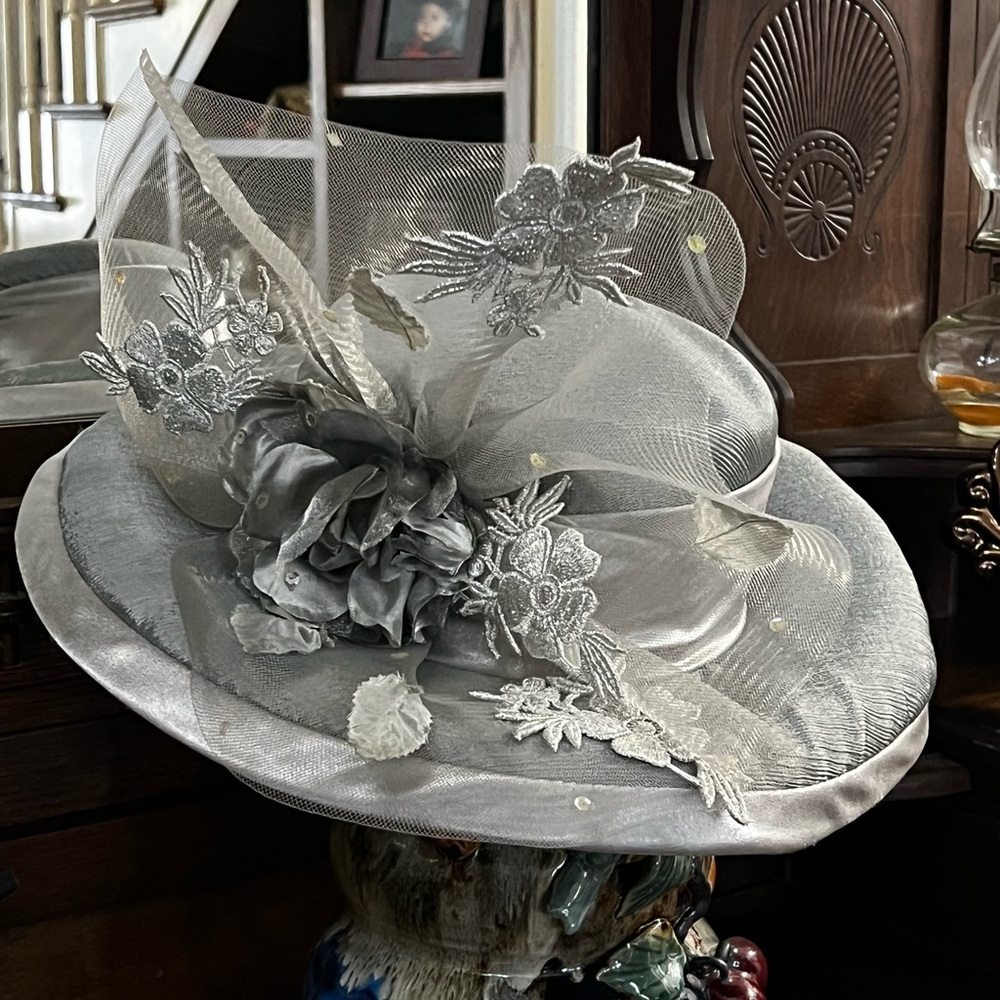Beautiful silver Whittall & Shon ladies dress hat